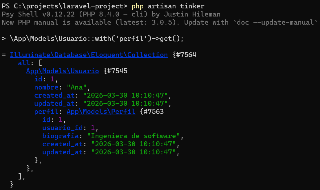 Ejemplo en consola: usuario cargado con su relación  accesible vía Eloquent